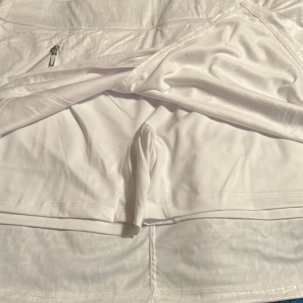 JAMIE SADOCK white skort. Size 18. New with tags. SPF 50. - Picture 7 of 9
